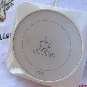 White Electric portable coffee cup warmer for desk